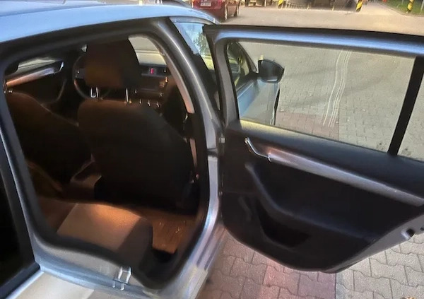Skoda Octavia cena 31000 przebieg: 293000, rok produkcji 2016 z Warszawa małe 56
